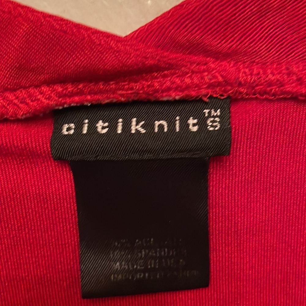 Red Top - Picture 2 of 2